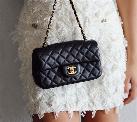 chanel 19 classic flap